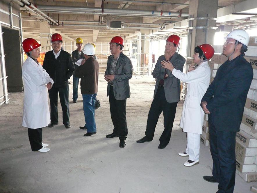 办公室装修常用材料装修现场讨论