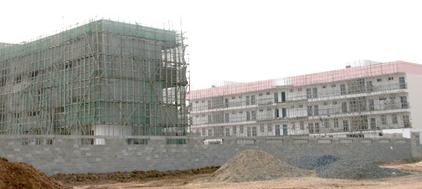 工厂宿舍楼装修中外部装修和里面装修同时进行