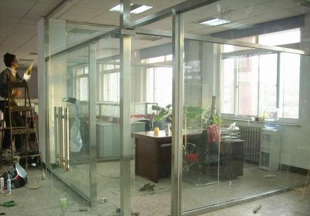 办公室装修中隔断安装过程方法图