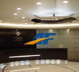 办公室装修前台区域不锈钢面板施工后的照片