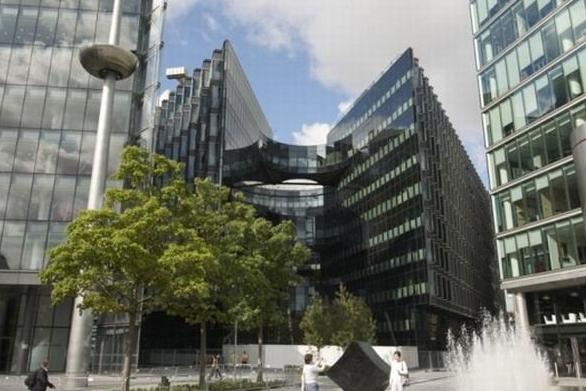 现代绿色低碳办公楼